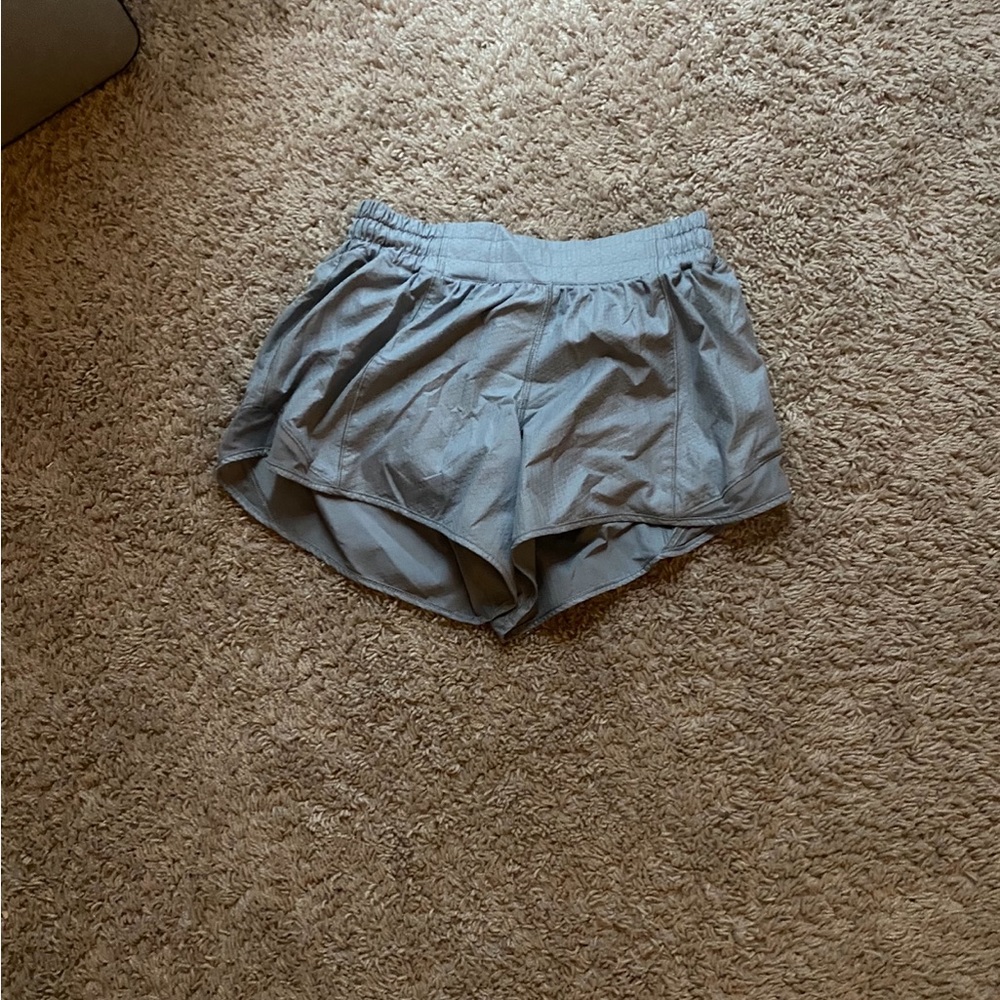 Lululemon hotty hots size (6) 4inch length